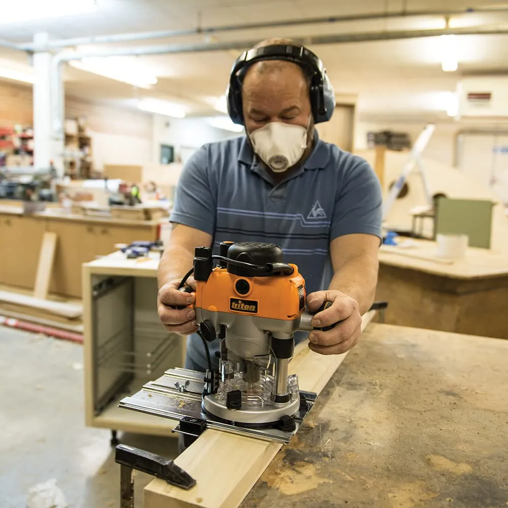 Triton, MOF001 2 1/4 HP Plunge Router - Image 6